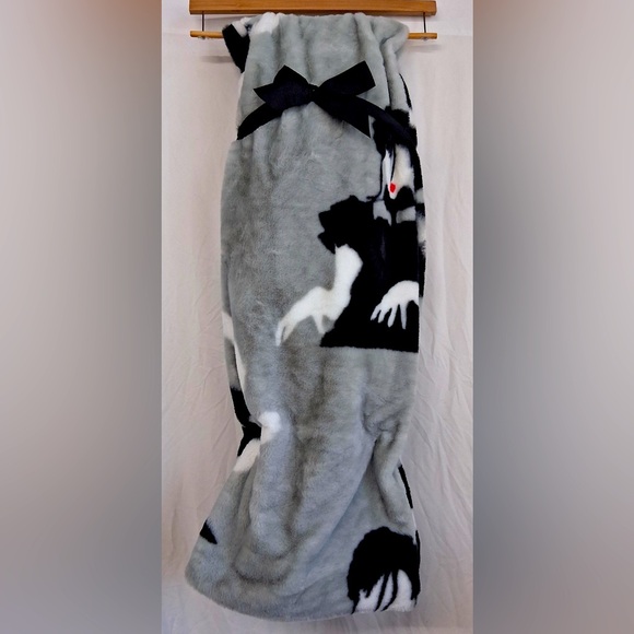 MGM Other - NEW Dancing Wednesday Addams Family Faux Rabbit Fur Fleece Blanket Halloween